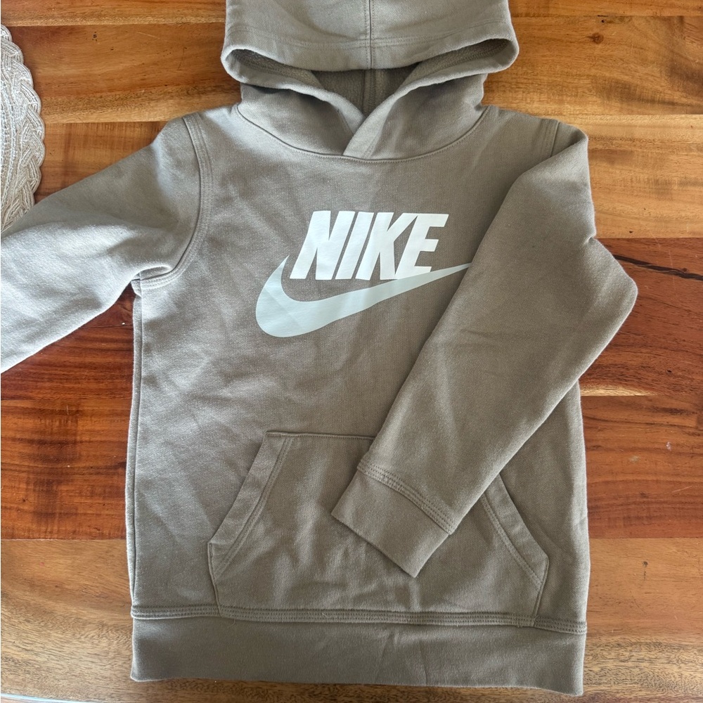 Nike Kids Hoodie in Taupe